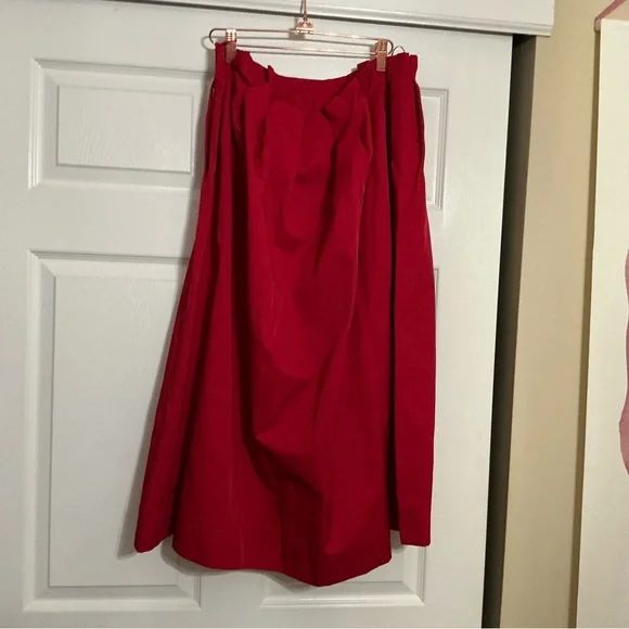 Elegant Red Women's Skirt - Picture 2 of 6